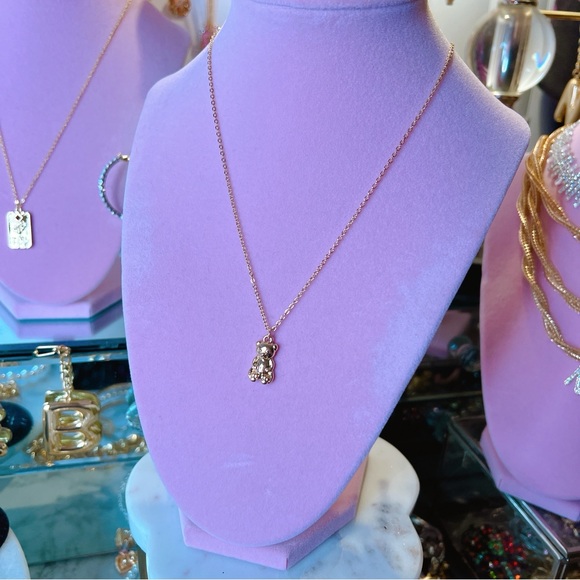 ❌ SOLD ❌ Gold plated 🐻 bear pendant 18” to 20” necklace - Picture 3 of 5